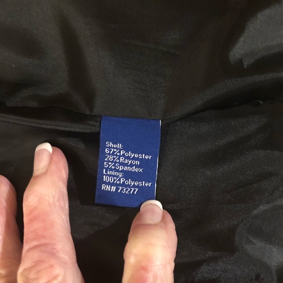 Women’s red lined jacket xxl. Excellent Condition worn one time.Nice long length - Picture 9 of 10